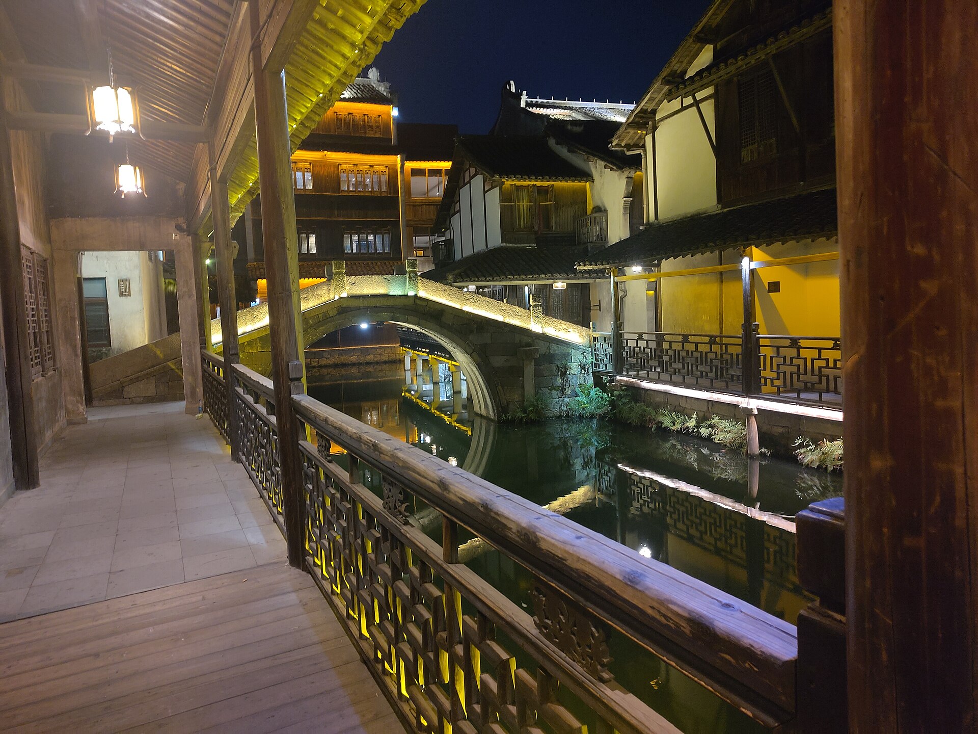 Wuzhen iluminado de noche