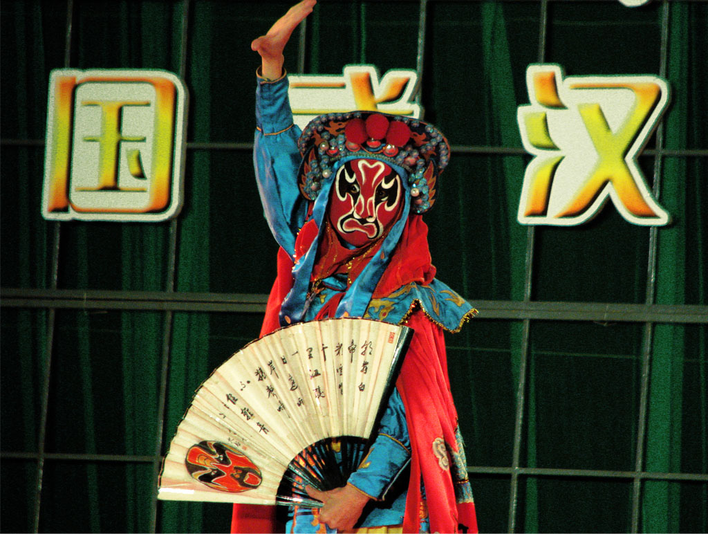Tour nocturno privado por Chengdu con ópera de Sichuan