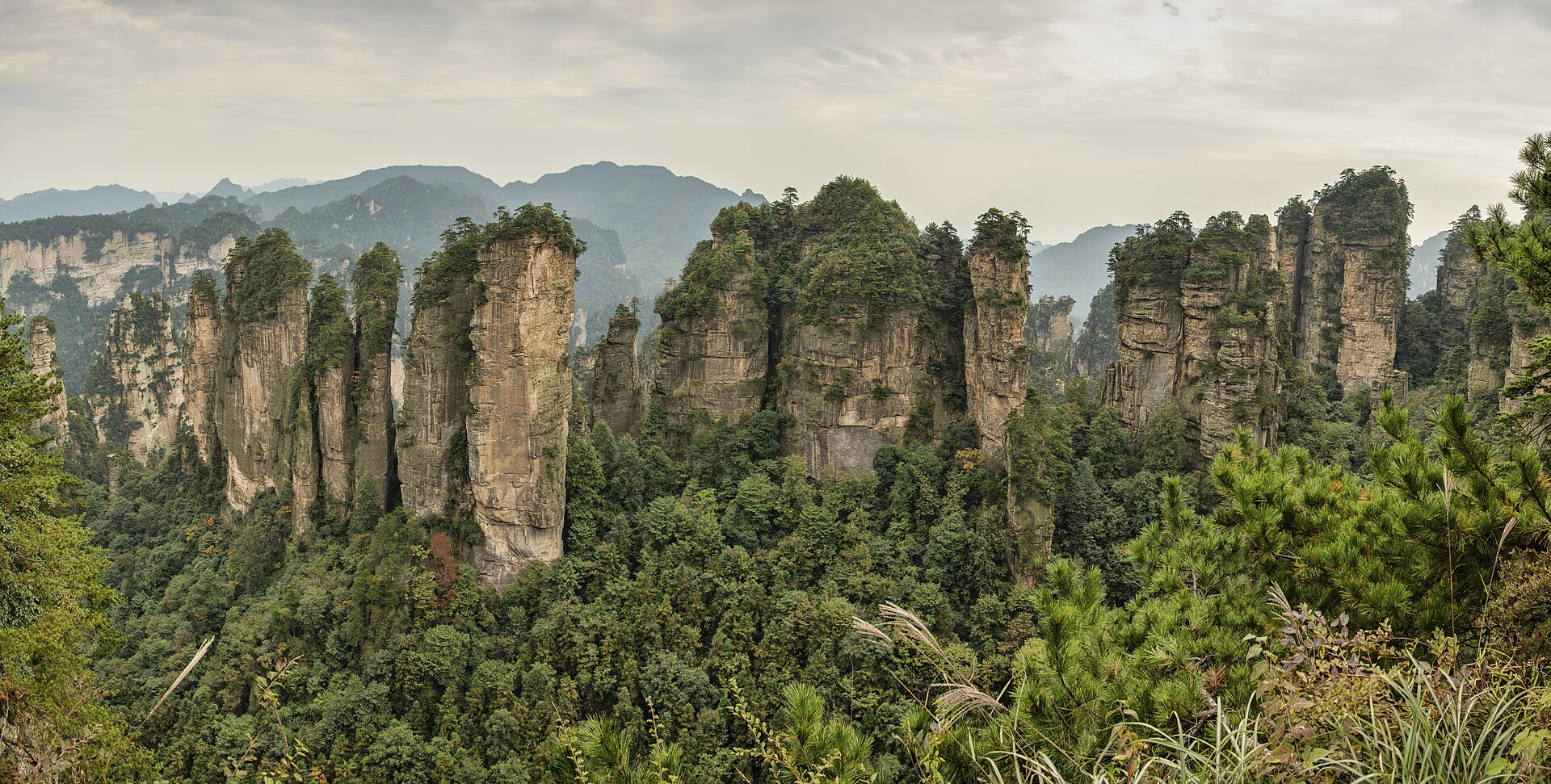Paisaje del tour privado al Gran Cañón de Zhangjiajie y su puente de cristal