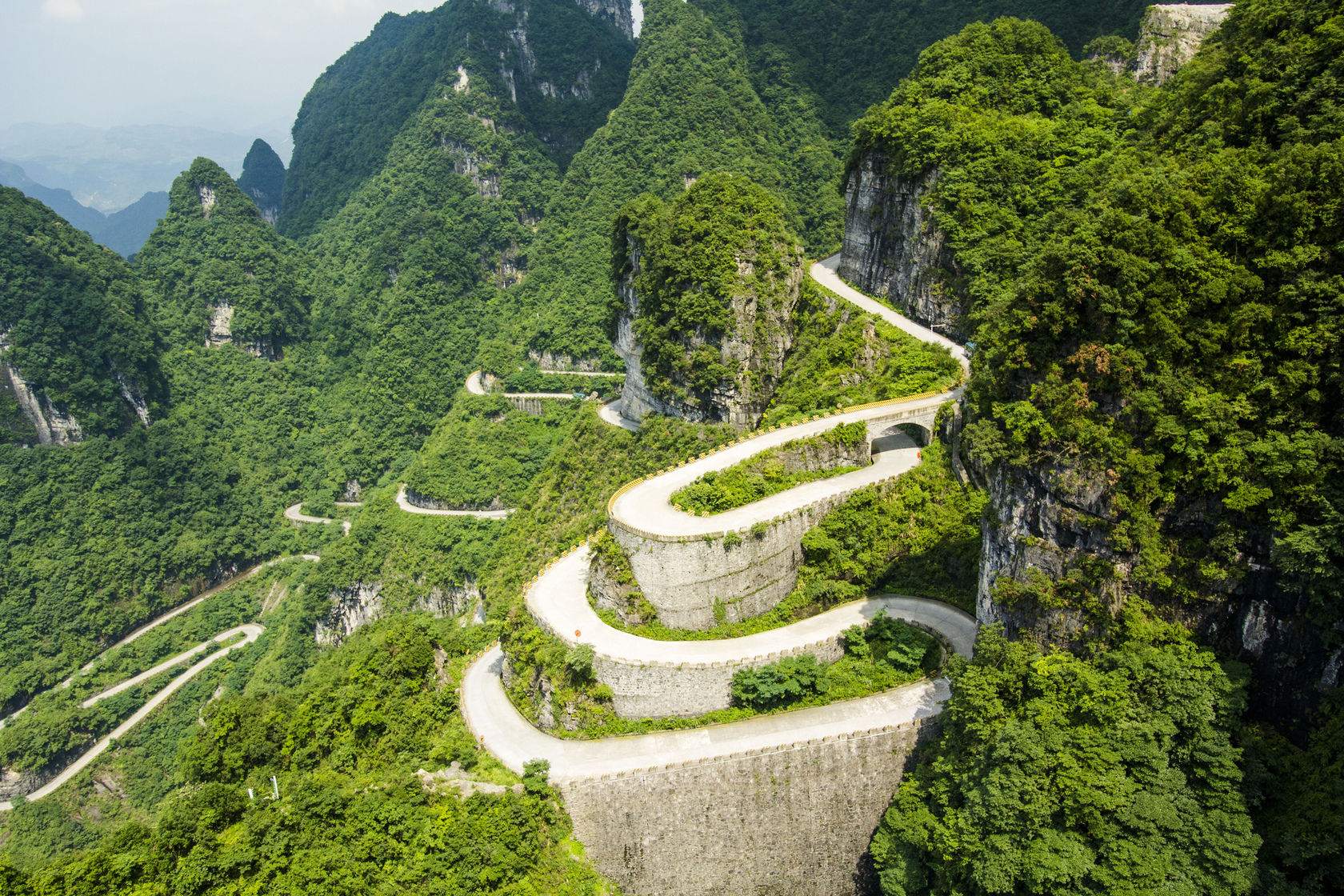 Otra vista del recorrido en Zhangjiajie