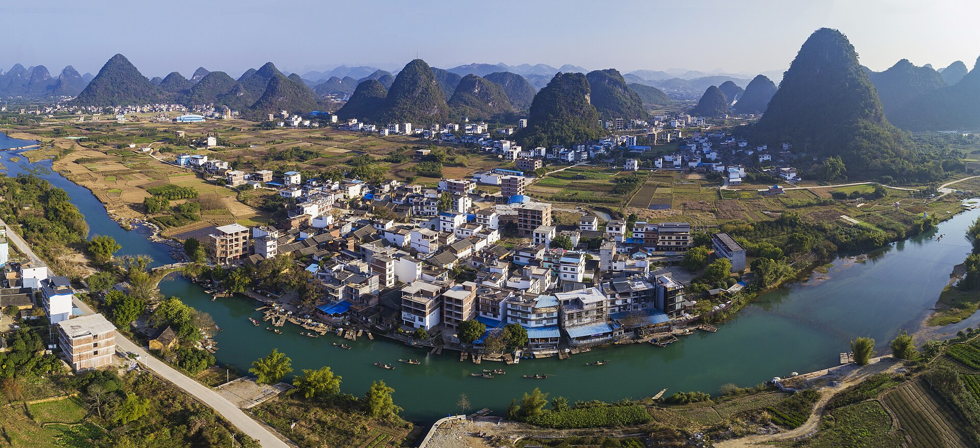 Paisaje del tour privado por Yangshuo en bicicleta y balsa de bambú