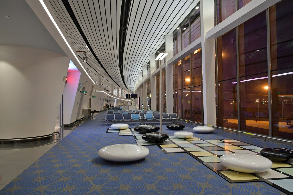 Interior de la terminal del aeropuerto internacional de Pekín-Daxing