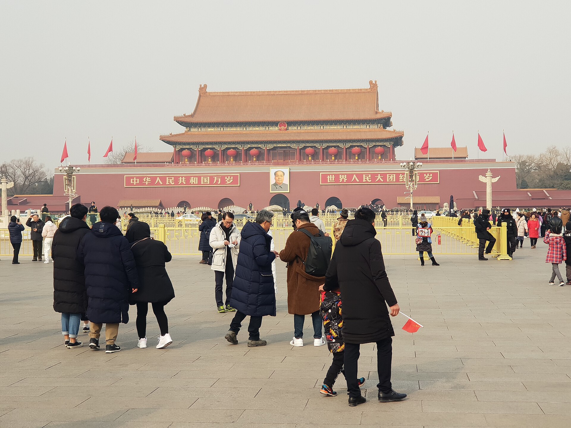 Plaza de Tiananmen en Pekín con la Puerta de Tiananmen al fondo